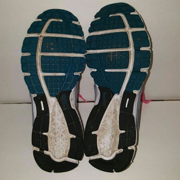 Grey Nike revolution 2 shoes size 7.5 - Picture 4 of 4